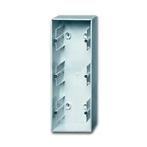 Objednat Nyní ABB 2CKA001799A0917 Krabice přístrojová trojnásobná, pro lištové rozvody ( 1799-0-0917 )